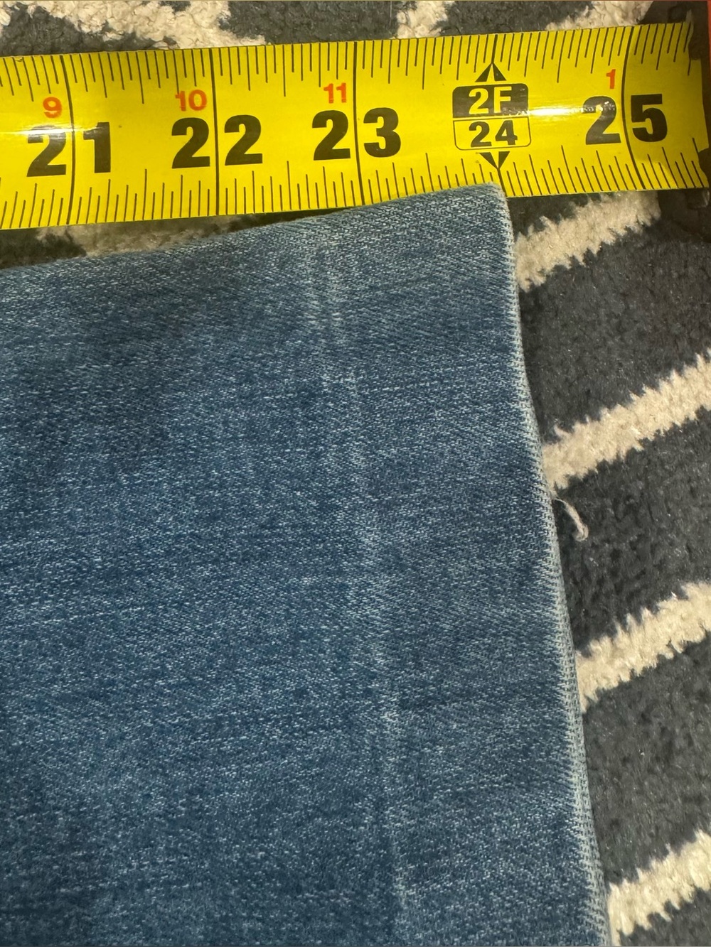 Frame Denim Wide-Leg Jeans in Medium Blue Wash - Picture 5 of 5